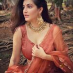 Shivaleeka Oberoi Instagram – Poetry in a world that was still learning the alphabet 🌸🌷