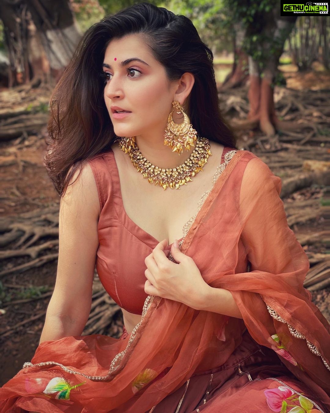 Shivaleeka Oberoi Instagram - Poetry in a world that was still learning the alphabet πΈπ·