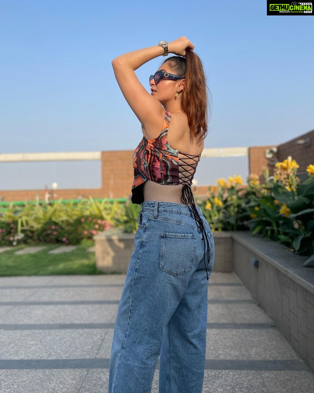 Shivaleeka Oberoi Instagram - There’s no greater power than that of the sun, the moon, and a woman who knows her worth. 😌☀️