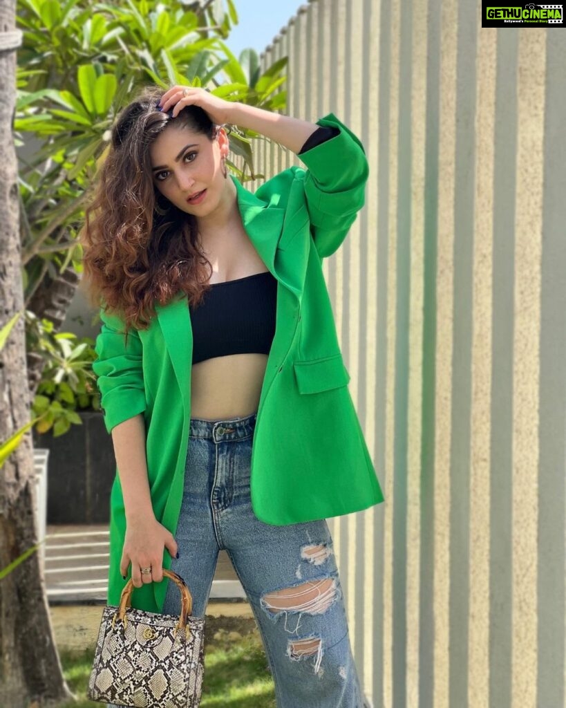 Shivaleeka Oberoi Instagram - Wear your greens 🥑🥦🥬🫒