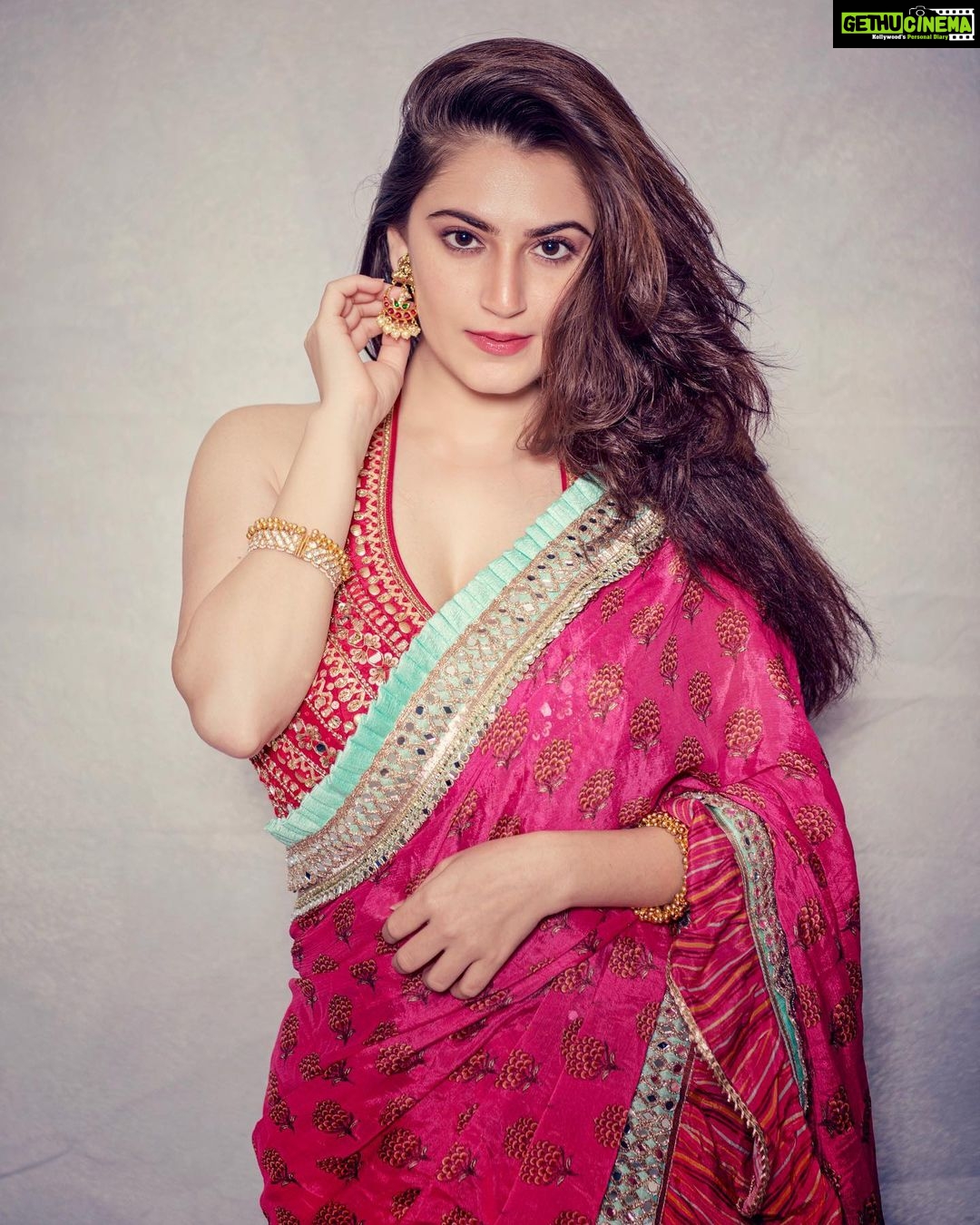 Shivaleeka Oberoi Instagram - Classics. ✨ Fav saree look 1, 2 or 3?