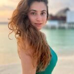 Shivaleeka Oberoi Instagram - Dear ocean, Thanks for making us feel tiny, humble, inspired and salty…All at once! 🧜🏻‍♀️🐚