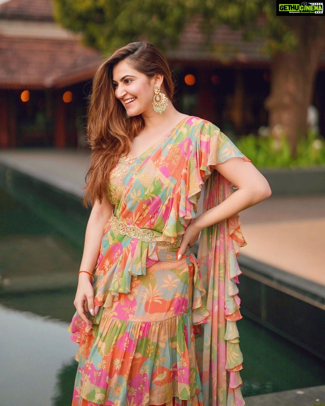 Shivaleeka Oberoi Instagram - Happy Women’s Day ❤️ and a happy holi jo abhi tak confused hai ki Holi kab hai! 😅 7th ya 8th? 🤔