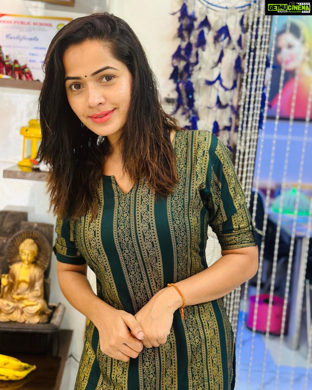 Shobha Shetty Instagram - Live life for the moment.!! . . . #festivalgolw#traditonalme#shobhashettyyoutubechannel