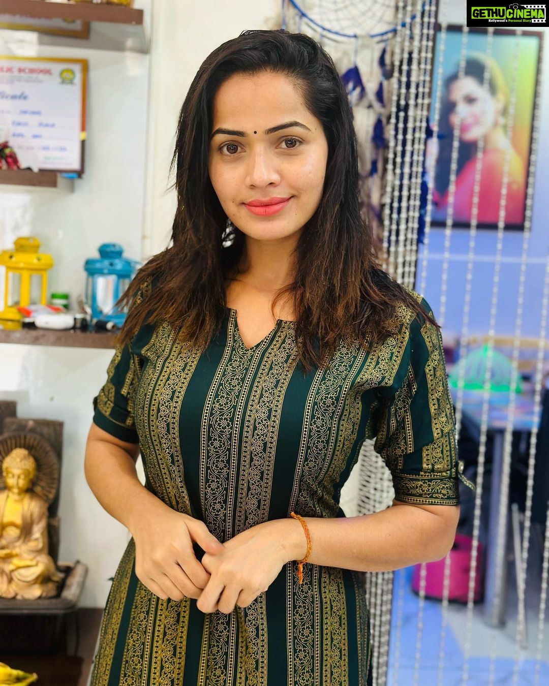Shobha Shetty Instagram - Live life for the moment.!! . . . #festivalgolw#traditonalme#shobhashettyyoutubechannel
