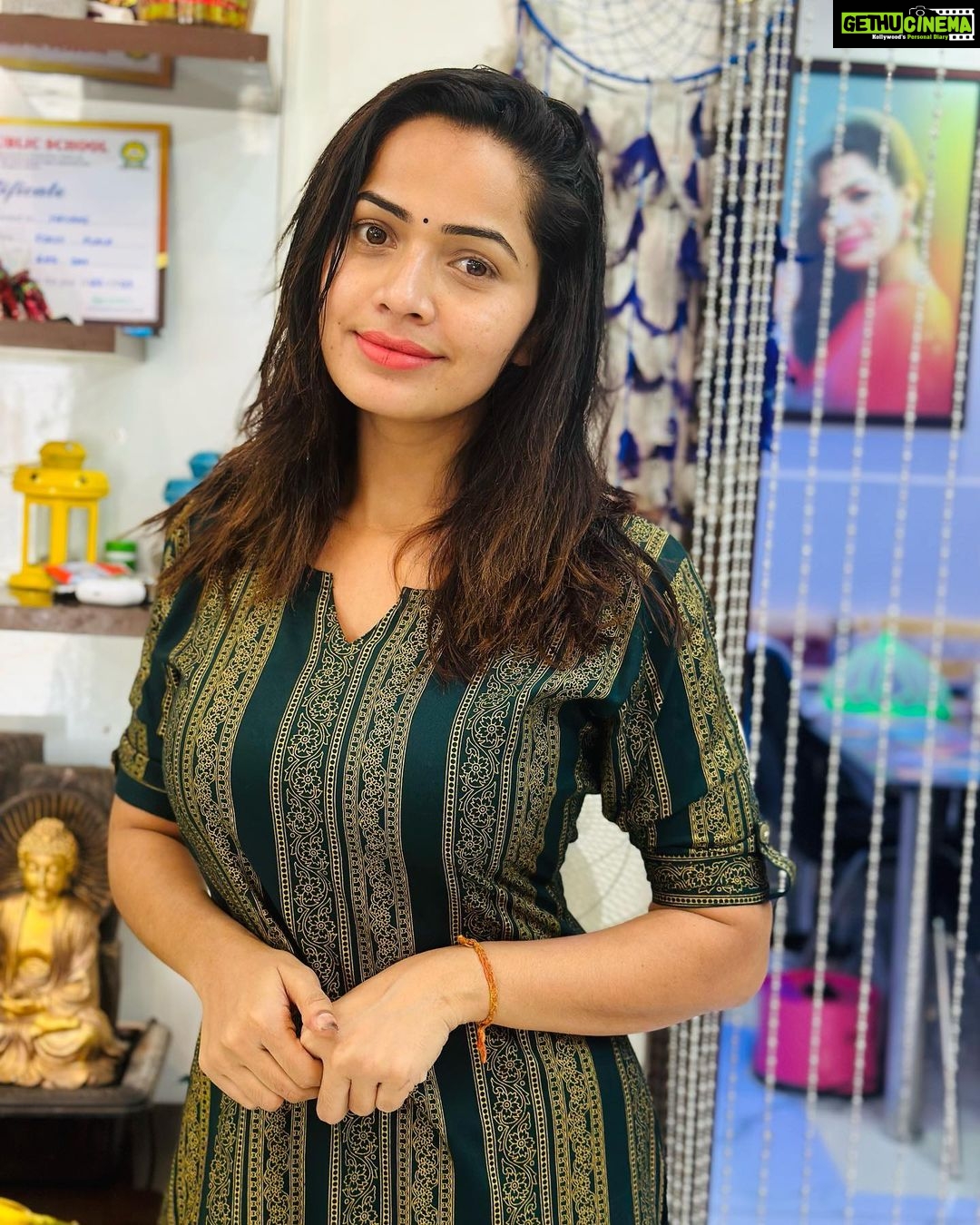 Shobha Shetty Instagram - Live life for the moment.!! . . . #festivalgolw#traditonalme#shobhashettyyoutubechannel