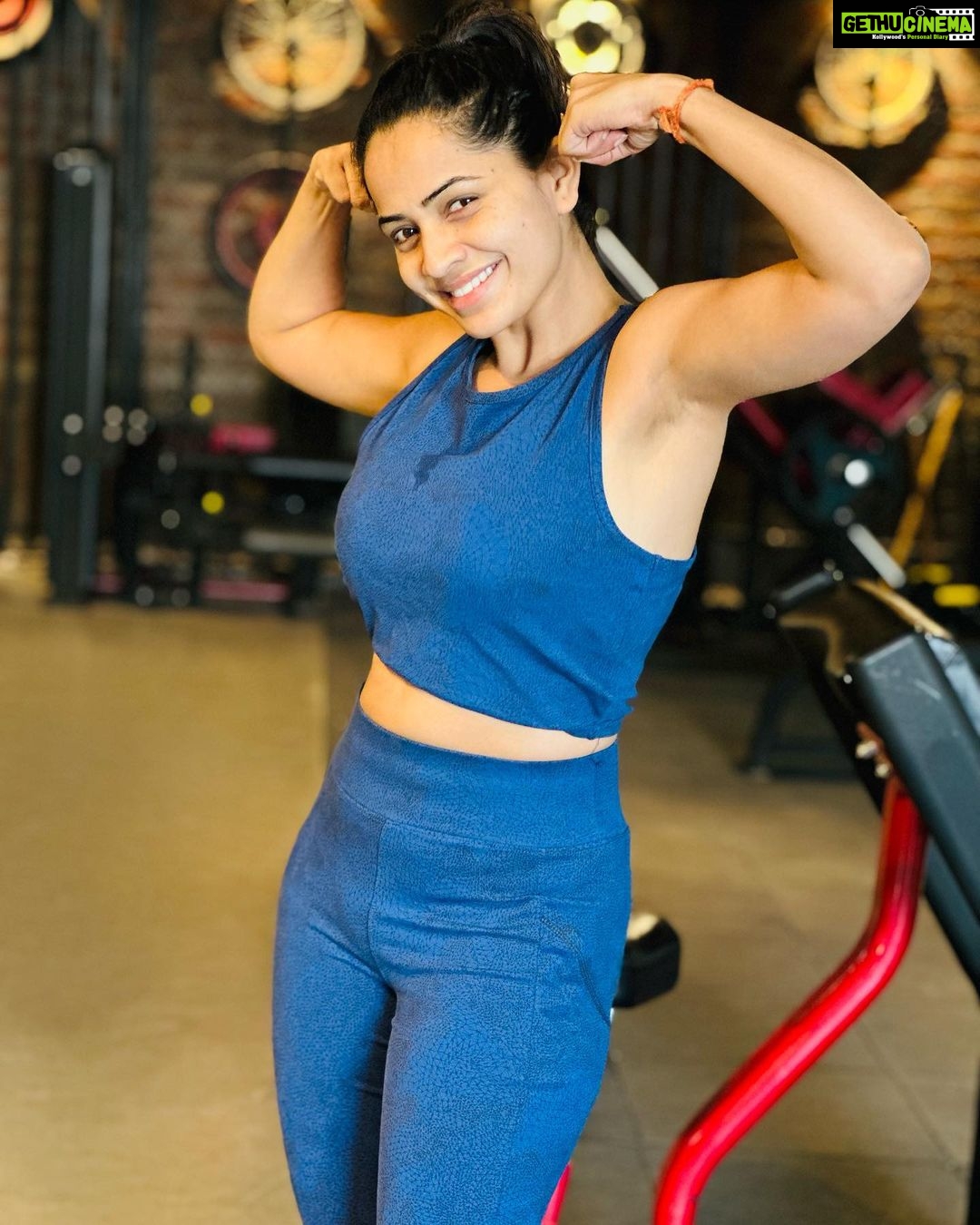 Shobha Shetty Instagram Be fit being fit 💪 . . . Gym crosshammer.fit