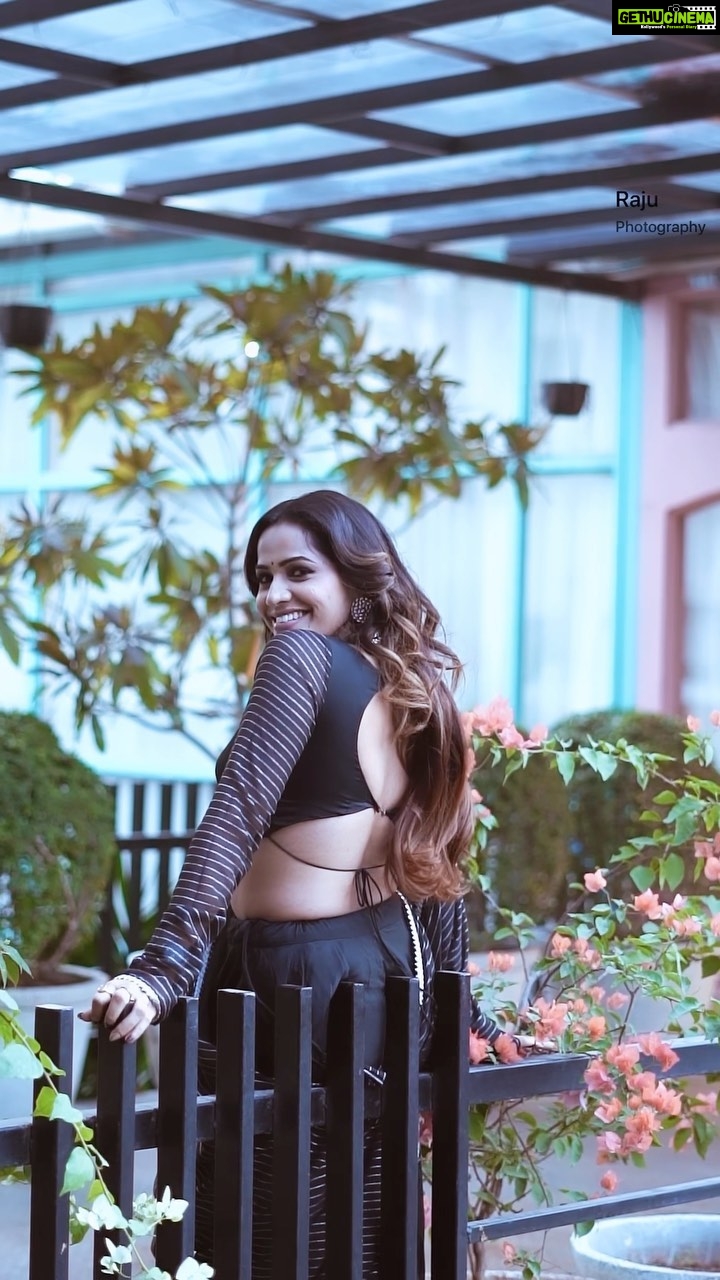 Shobha Shetty Instagram - 🖤🖤🖤 . . Makeover @nicenailsbabyhyderabad Outfit @pari.designers_ Clicks @raju_phototgraphy