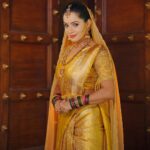 Shobha Shetty Instagram - 30 Days Professional Makeup Course ⬇️ If u want to become a Bridal makeup artist then this course is for u , no basic knowledge is required ⬇️ ➡️ Product Knowledge ➡️ Tools Knowledge ➡️ Application Knowledge ➡️ 10 Different Bridal and grooming Makeup ➡️ 10 Different Hairstyles ➡️ 5 types of Saree Draping ➡️ 10 Eye makeup ➡️ Flower making ➡️ photography session and more ⬇️ Certificate is provided for everyone ➡️call us for Booking your seat ▶️9391541266 Only limited seats Thank u meet you all soon 🙂 ⬇️ Greetings from @shobhashettyofficial @SYMAKEUPSTUDIO ⬇️ LOCATION @HYDERABAD #MAKEUP #symakeupstudio #shobhashetty Clicks @hyderabadweddingstories Location @thefotogarage Jewellery @emmadi_silver_jewellery Makeover @symakeupstudio