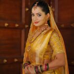 Shobha Shetty Instagram - 30 Days Professional Makeup Course ⬇️ If u want to become a Bridal makeup artist then this course is for u , no basic knowledge is required ⬇️ ➡️ Product Knowledge ➡️ Tools Knowledge ➡️ Application Knowledge ➡️ 10 Different Bridal and grooming Makeup ➡️ 10 Different Hairstyles ➡️ 5 types of Saree Draping ➡️ 10 Eye makeup ➡️ Flower making ➡️ photography session and more ⬇️ Certificate is provided for everyone ➡️call us for Booking your seat ▶️9391541266 Only limited seats Thank u meet you all soon 🙂 ⬇️ Greetings from @shobhashettyofficial @SYMAKEUPSTUDIO ⬇️ LOCATION @HYDERABAD #MAKEUP #symakeupstudio #shobhashetty Clicks @hyderabadweddingstories Location @thefotogarage Jewellery @emmadi_silver_jewellery Makeover @symakeupstudio