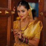 Shobha Shetty Instagram - 30 Days Professional Makeup Course ⬇️ If u want to become a Bridal makeup artist then this course is for u , no basic knowledge is required ⬇️ ➡️ Product Knowledge ➡️ Tools Knowledge ➡️ Application Knowledge ➡️ 10 Different Bridal and grooming Makeup ➡️ 10 Different Hairstyles ➡️ 5 types of Saree Draping ➡️ 10 Eye makeup ➡️ Flower making ➡️ photography session and more ⬇️ Certificate is provided for everyone ➡️call us for Booking your seat ▶️9391541266 Only limited seats Thank u meet you all soon 🙂 ⬇️ Greetings from @shobhashettyofficial @SYMAKEUPSTUDIO ⬇️ LOCATION @HYDERABAD #MAKEUP #symakeupstudio #shobhashetty Clicks @hyderabadweddingstories Location @thefotogarage Jewellery @emmadi_silver_jewellery Makeover @symakeupstudio