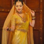 Shobha Shetty Instagram - 30 Days Professional Makeup Course ⬇️ If u want to become a Bridal makeup artist then this course is for u , no basic knowledge is required ⬇️ ➡️ Product Knowledge ➡️ Tools Knowledge ➡️ Application Knowledge ➡️ 10 Different Bridal and grooming Makeup ➡️ 10 Different Hairstyles ➡️ 5 types of Saree Draping ➡️ 10 Eye makeup ➡️ Flower making ➡️ photography session and more ⬇️ Certificate is provided for everyone ➡️call us for Booking your seat ▶️9391541266 Only limited seats Thank u meet you all soon 🙂 ⬇️ Greetings from @shobhashettyofficial @SYMAKEUPSTUDIO ⬇️ LOCATION @HYDERABAD Makeover @symakeupstudio Clicks @hyderabadweddingstories Jewellery @emmadi_silver_jewellery Location @thefotogarage Blouse @budesignerstudio #MAKEUP #symakeupstudio #shobhashetty
