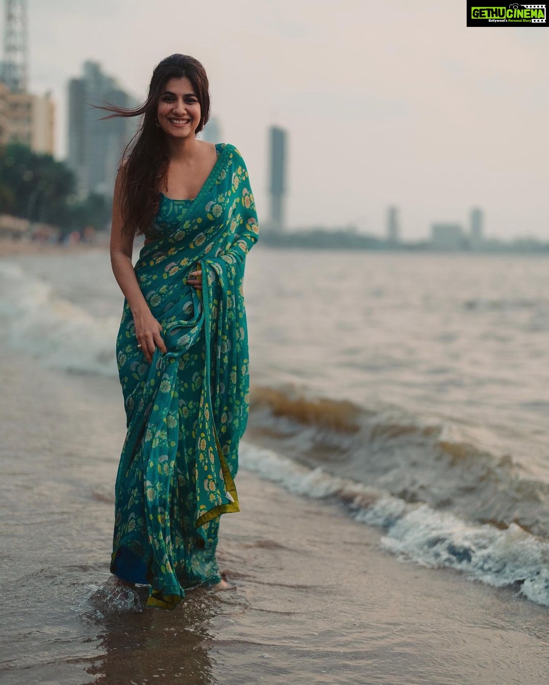 Shreya Dhanwanthary Instagram - SD x Joseph Radhik x Mrunalini Rao . Styled by @utkarshamishra_ Hair by @antergallactic Agency: @lovestruckcowhq Saree: @uri.india Jewellery: @blingthingstore Styling intern: @sana_khan028