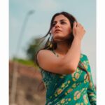 Shreya Dhanwanthary Instagram - SD x Joseph Radhik x Mrunalini Rao . Styled by @utkarshamishra_ Hair by @antergallactic Agency: @lovestruckcowhq Saree: @uri.india Jewellery: @blingthingstore Styling intern: @sana_khan028