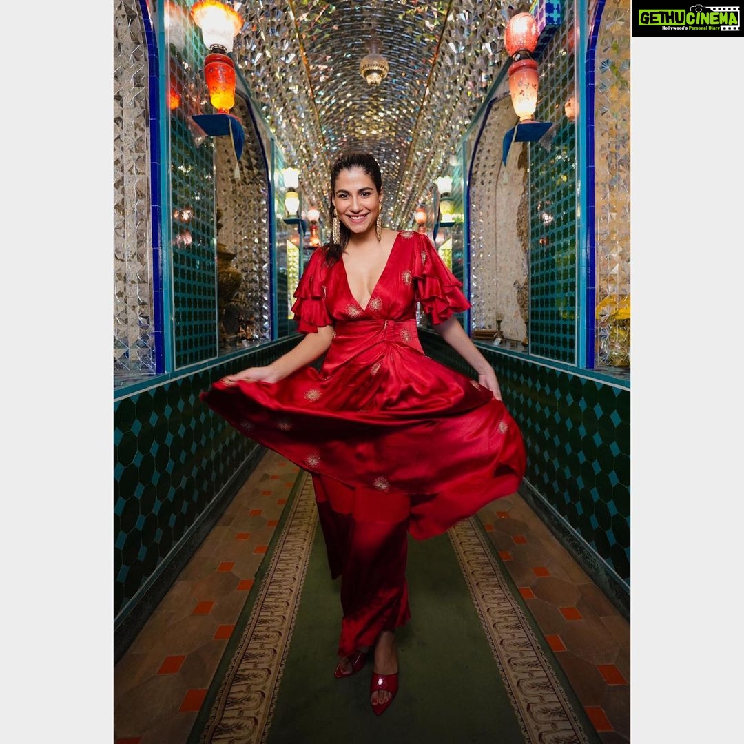 Shreya Dhanwanthary Instagram - HUBLOT x FIFA . @hublot @hublot_mumbai Photographed by @vegatron3 Styled by @utkarshamishra_ & assisted by @_komal____ Dress: @thejodilife Jewellery: @radhikaagrawalstudio Footwear: @monrowshoes @id8mediasolutions