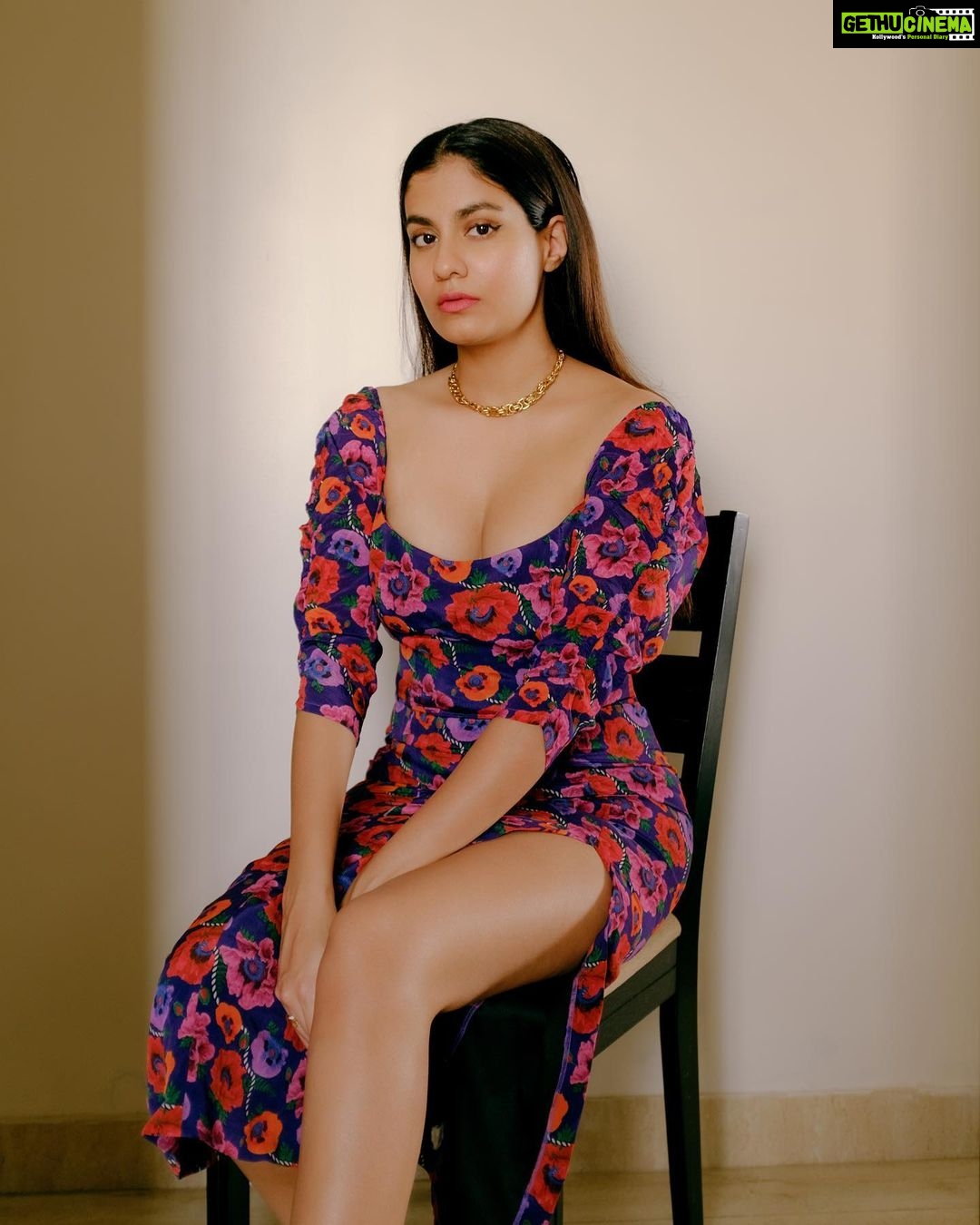 Shreya Dhanwanthary - 105.4K Likes - Lounging
.
By @soujit.das @utkarshamishra_
Dress: @izsi_india
Neckpiece: @romanarsinghaniofficial @mintandmilkpr
Rings: @the_loom_art @gateway.pr
Footwear: @regalshoes.in