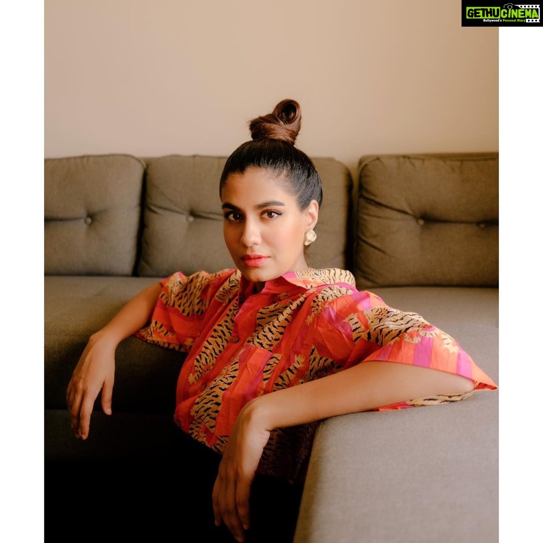 Shreya Dhanwanthary Instagram - Lounging . By @soujit.das @utkarshamishra_ Shirt: @shop.Arrasa Pant: @turnblackofficial Footwear: @regalshoes.in Earrings: @brinco.in