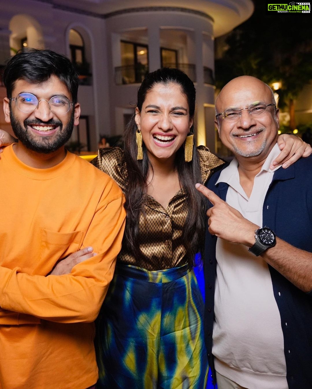 Shreya Dhanwanthary Instagram - With the main man himself! @ricardoguadalupe HUBLOT x FIFA . @hublot @hublot_mumbai Photographed by @vegatron3 Styled by @utkarshamishra_ & assisted by @_komal____ Shirt: @bezzie.in Pants: @arokaofficial Earrings: @romanarsinghaniofficial