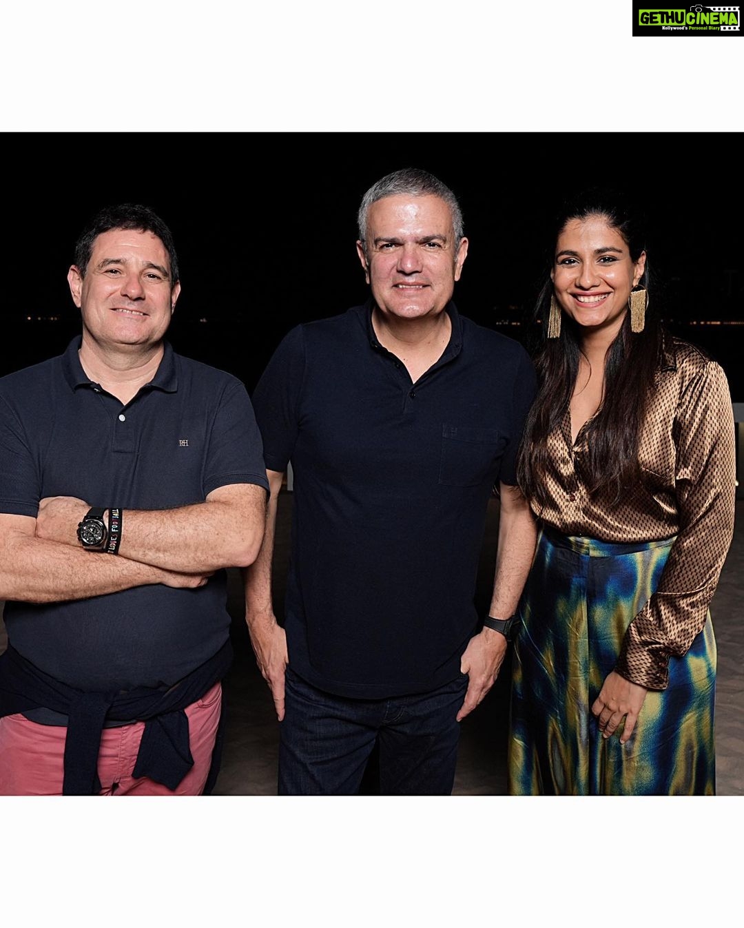 Shreya Dhanwanthary Instagram - With the main man himself! @ricardoguadalupe HUBLOT x FIFA . @hublot @hublot_mumbai Photographed by @vegatron3 Styled by @utkarshamishra_ & assisted by @_komal____ Shirt: @bezzie.in Pants: @arokaofficial Earrings: @romanarsinghaniofficial