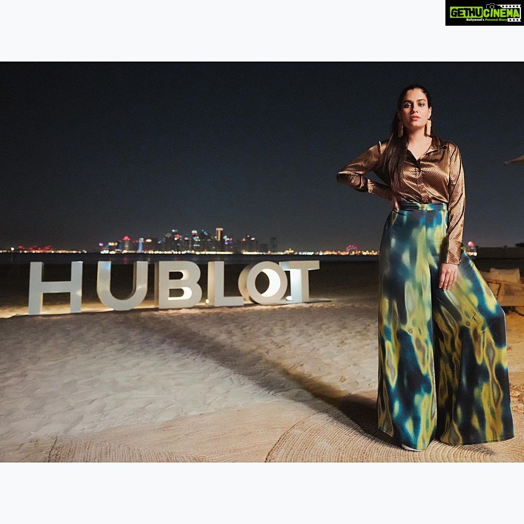 Shreya Dhanwanthary Instagram - HUBLOT x FIFA . @hublot @hublot_mumbai Photographed by @vegatron3 Styled by @utkarshamishra_ & assisted by @_komal____ Shirt: @bezzie.in Pants: @arokaofficial Earrings: @romanarsinghaniofficial