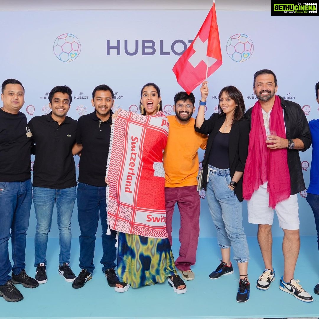 Shreya Dhanwanthary Instagram - HUBLOT x FIFA . @hublot @hublot_mumbai Photographed by @vegatron3 Styled by @utkarshamishra_ & assisted by @_komal____ Shirt: @bezzie.in Pants: @arokaofficial Earrings: @romanarsinghaniofficial