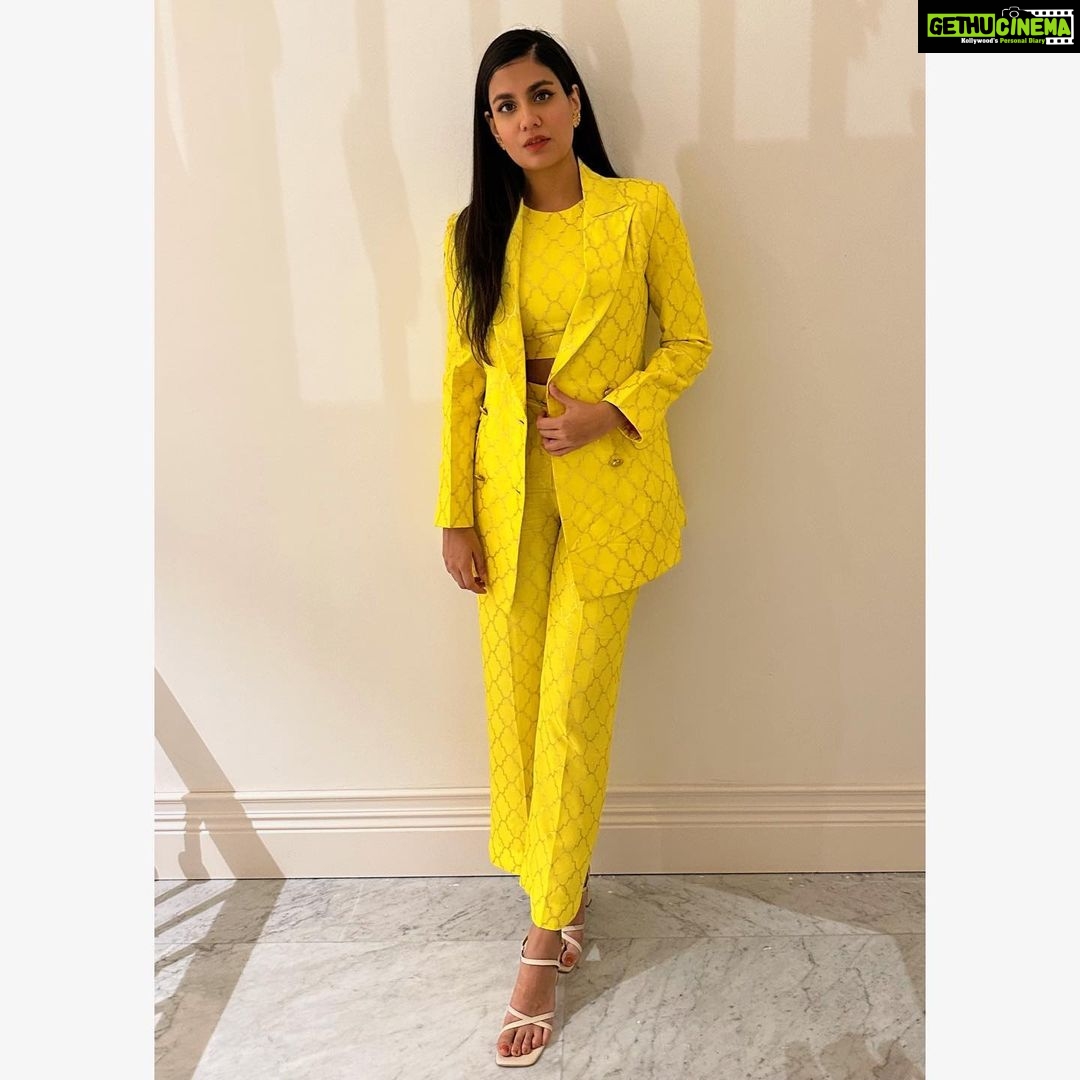 Shreya Dhanwanthary Instagram - HUBLOT x FIFA . @hublot @hublot_mumbai Photographed by @vegatron3 Styled by @utkarshamishra_ & assisted by @_komal____ Suit: @ranbirmukherjeeofficial Jewellery: @romanarsinghaniofficial Footwear: @regalshoes.in