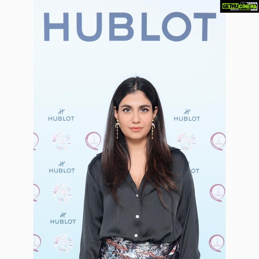Shreya Dhanwanthary Instagram - HUBLOT x FIFA . @hublot @hublot_mumbai Photographed by @vegatron3 Styled by @utkarshamishra_ & assisted by @_komal____ Skirt: @shop.arrasa Shirt: @zara Shoes: @regalshoes.in Earrings: @the_loom_art @gateway.pr Ring: @romanarsinghaniofficial