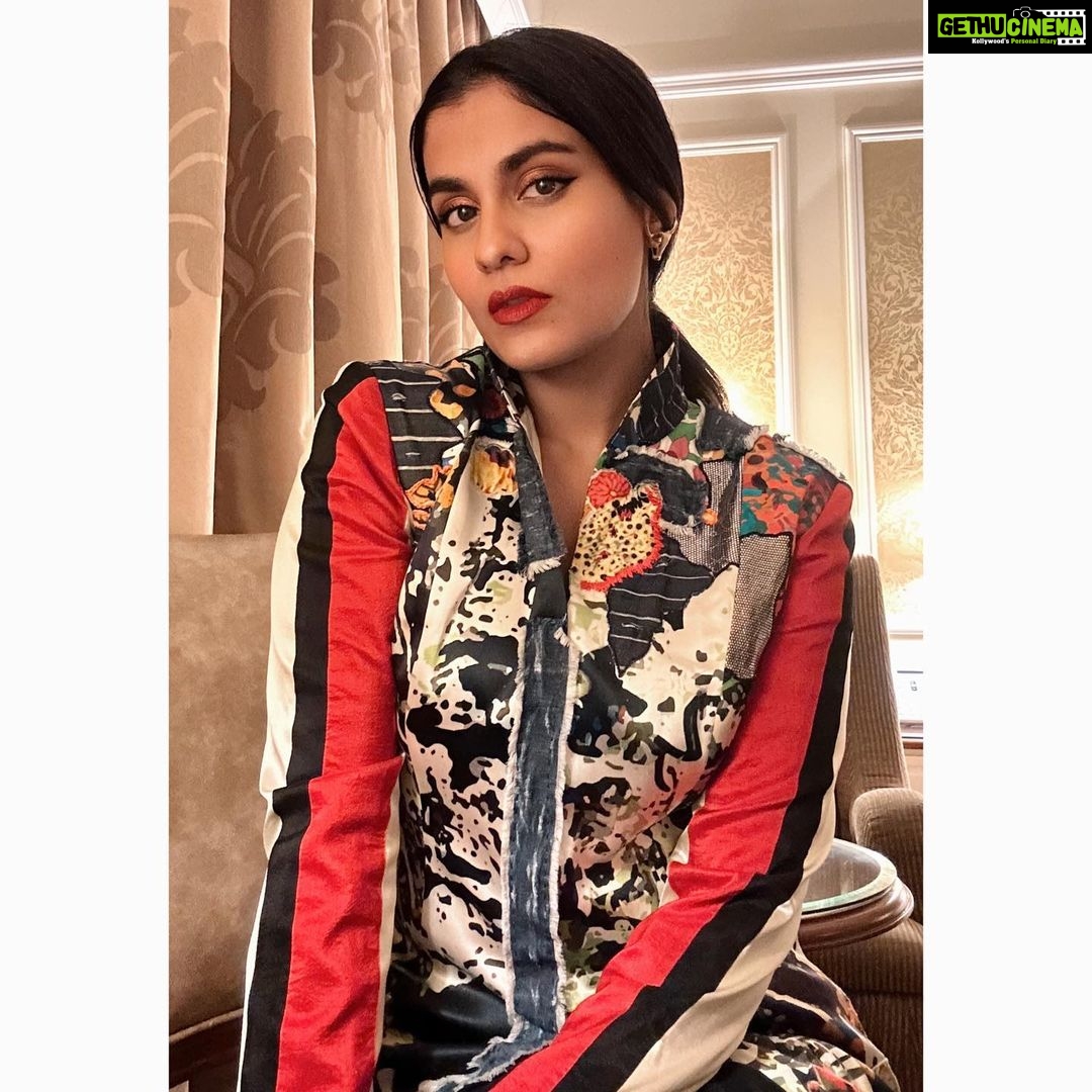 Shreya Dhanwanthary Instagram - HUBLOT x FIFA . Photographed by @vegatron3 Styled by @utkarshamishra_ Jacket: @akok.in Pants: @turnblackofficial Jewellery: @romanarsinghaniofficial Footwear: @monrowshoes