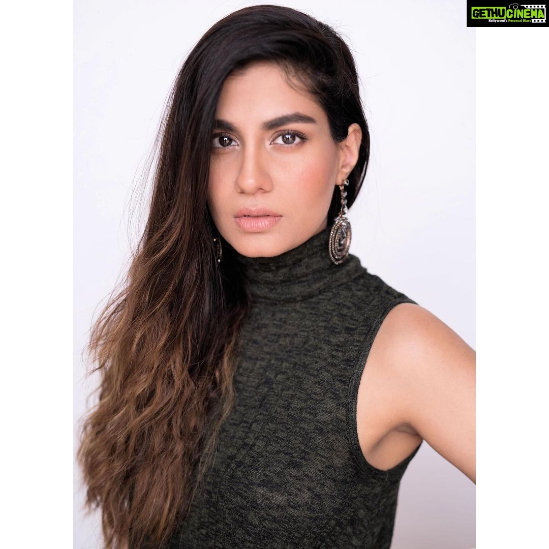 Shreya Dhanwanthary - 40K Likes - Most Liked Instagram Photos