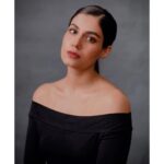 Shreya Dhanwanthary Instagram - A Portrait . @abhitakesphotos @ankitamanwanimakeupandhair