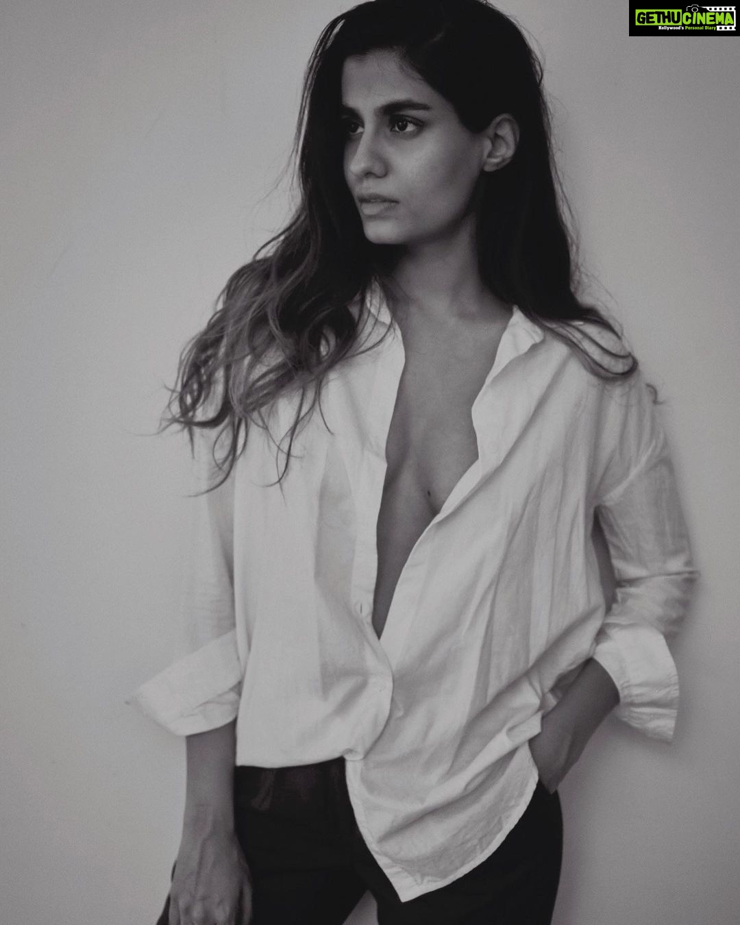 Shreya Dhanwanthary - 149.4K Likes - Monochrome
By @behalsahil