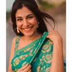 Shreya Dhanwanthary Instagram – SD x Joseph Radhik x Mrunalini Rao
.
Styled by @utkarshamishra_ 
Hair by @antergallactic 
Agency: @lovestruckcowhq 

Saree: @uri.india 
Jewellery: @blingthingstore

Styling intern: 
@sana_khan028