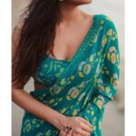 Shreya Dhanwanthary Instagram - SD x Joseph Radhik x Mrunalini Rao . Styled by @utkarshamishra_ Hair by @antergallactic Agency: @lovestruckcowhq Saree: @uri.india Jewellery: @blingthingstore Styling intern: @sana_khan028