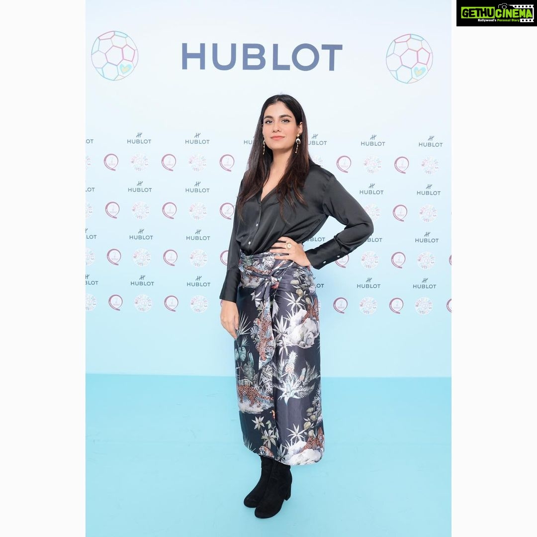Shreya Dhanwanthary Instagram - HUBLOT x FIFA . @hublot @hublot_mumbai Photographed by @vegatron3 Styled by @utkarshamishra_ & assisted by @_komal____ Skirt: @shop.arrasa Shirt: @zara Shoes: @regalshoes.in Earrings: @the_loom_art @gateway.pr Ring: @romanarsinghaniofficial