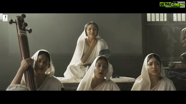 Shreya Ghoshal Instagram - This rendition of #VaishnavJanTo is very close to my heart. Please do give it a listen. @arrahman sir ♥️🙏🏻