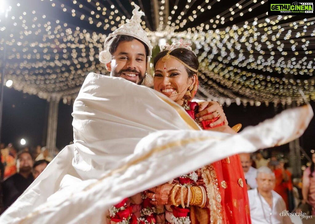 Shreya Ghoshal Instagram - Still can’t believe it. My little brother got hitched! When two of the purest, most beautiful souls unite, the whole universe aligns every moment to feel just perfect. There was only love and joy in the air. It was a perfect union of the two cultures, a spectacular 2 state wedding. We had happy tears and grins on our faces to see our most dearest tying the knot. Bhai tumi khushi theko. Bou ma, I have loved you forever, you know that♥️♥️ God bless the most perfect couple! #SoumuchRoshni Goa