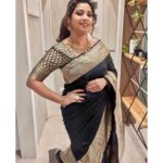 Shreya Ghoshal Instagram - What a spectacular night it was. #NMACC launch #thegreatindianmusical Outfit: @sacredweaves Jewellery: @kushalsfashionjewellery Stylist: @stylebysaachivj Team: @styledbynikinagda @stylebyniti @sanzimehta777 Hair: @maggie_hairstylists1989