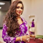 Shreya Ghoshal Instagram - Kudi nu nachne de.. 🙆🏽‍♀️ Outfit: @surbhivshah Jewellery: @azotiique Stylist: @stylebysaachivj Asst.: @styledbynikinagda @nehha_o