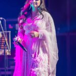 Shreya Ghoshal Instagram – Gulabi Gulabi Hue Jaa Rahe Hain💗

Outfit: @bhawnagoenkaofficial
Jewellery: @azotiique
Stylist: @stylebysaachivj
Asst: @styledbynikinagda @nehha_o