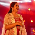 Shreya Ghoshal Instagram – ♥️🤍
Outfit: @khushboobagriofficial
Jewellery: @curiocottagejewelry
Stylist: @stylebysaachivj
Asst.: @styledbynikinagda @nehha_o