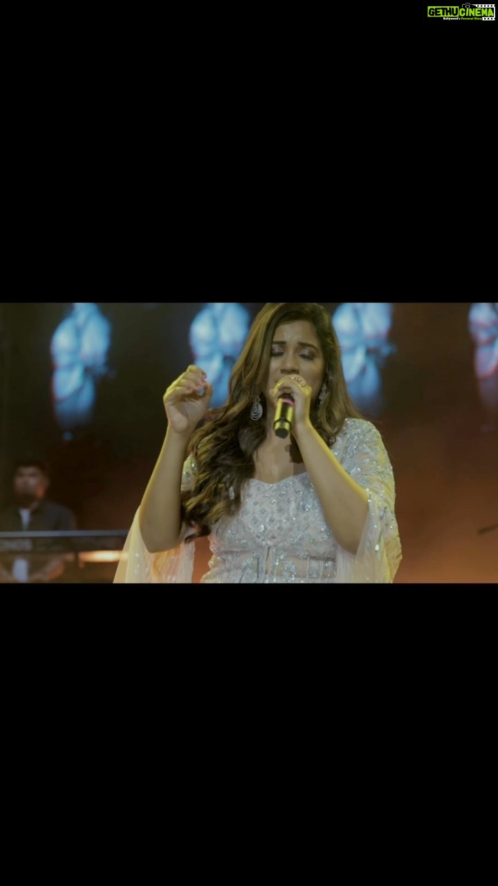 Shreya Ghoshal Instagram - Mumbai’s vibe is always special ♥️♥️ remembering our memorable evening with you..
