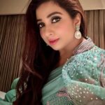 Shreya Ghoshal Instagram - Chennai! Thank you for an incredible evening ♥️🥹🔥🔥🔥🔥What a musical audience. I can still hear your roaring energy♥️♥️♥️ Love you sooooo much. Outfit: @chaashni.couture Jewellery: @azotiique Stylist: @stylebysaachivj Asst.: @styledbynikinagda @sanzimehta777