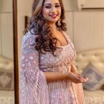 Shreya Ghoshal Instagram - Mumbai moments. Outfit: @shlokdesign Jewellery: @azotiique Stylist: @stylebysaachivj Team: @sanzimehta777 @styledbynikinagda @stylebyniti Hair @maggie_hairstylists1989