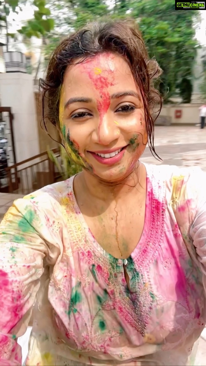 Shreya Ghoshal Instagram - Holi haiiiiii🤣♥️