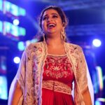 Shreya Ghoshal Instagram – ♥️🤍
Outfit: @khushboobagriofficial
Jewellery: @curiocottagejewelry
Stylist: @stylebysaachivj
Asst.: @styledbynikinagda @nehha_o