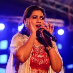 Shreya Ghoshal Instagram – ♥️🤍
Outfit: @khushboobagriofficial
Jewellery: @curiocottagejewelry
Stylist: @stylebysaachivj
Asst.: @styledbynikinagda @nehha_o
