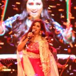 Shreya Ghoshal Instagram – ♥️🤍
Outfit: @khushboobagriofficial
Jewellery: @curiocottagejewelry
Stylist: @stylebysaachivj
Asst.: @styledbynikinagda @nehha_o