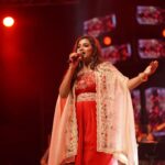 Shreya Ghoshal Instagram – ♥️🤍
Outfit: @khushboobagriofficial
Jewellery: @curiocottagejewelry
Stylist: @stylebysaachivj
Asst.: @styledbynikinagda @nehha_o