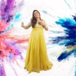 Shreya Ghoshal Instagram - 1 day to go ‘Rang Le Rangeele’ 🎊♥️🌈 Here’s a little teaser of our Holi special song. Composed by the amazing @deepakpandit_31 written by @manojmuntashir Releasing on @merchant_records @salimmerchant YouTube