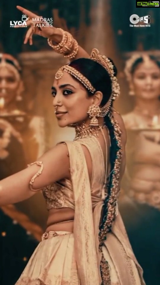 Shreya Ghoshal Instagram - Veera Raja Veera in Hindi in @shreyaghoshal's gorgeous voice, has us excited to experience part 2 of this epic tale 😍 #PonniyinSelvan2 PS-2 album is available for streaming ad-free on Amazon Music. Included with your Amazon Prime membership 🎧